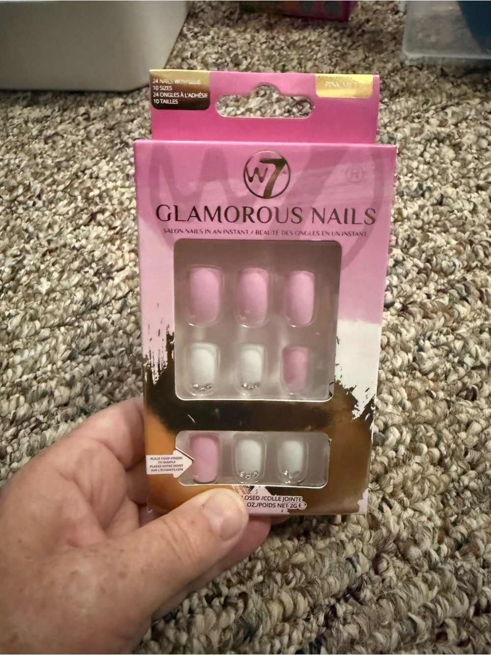 Glamorous Nails Press-On Nail Set in Pink and White